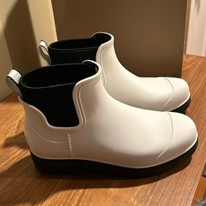 Women’s UGG Droplet Rubber Boot Size 8